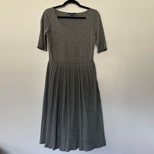 Banana Republic Grey Pleated Dress size 4